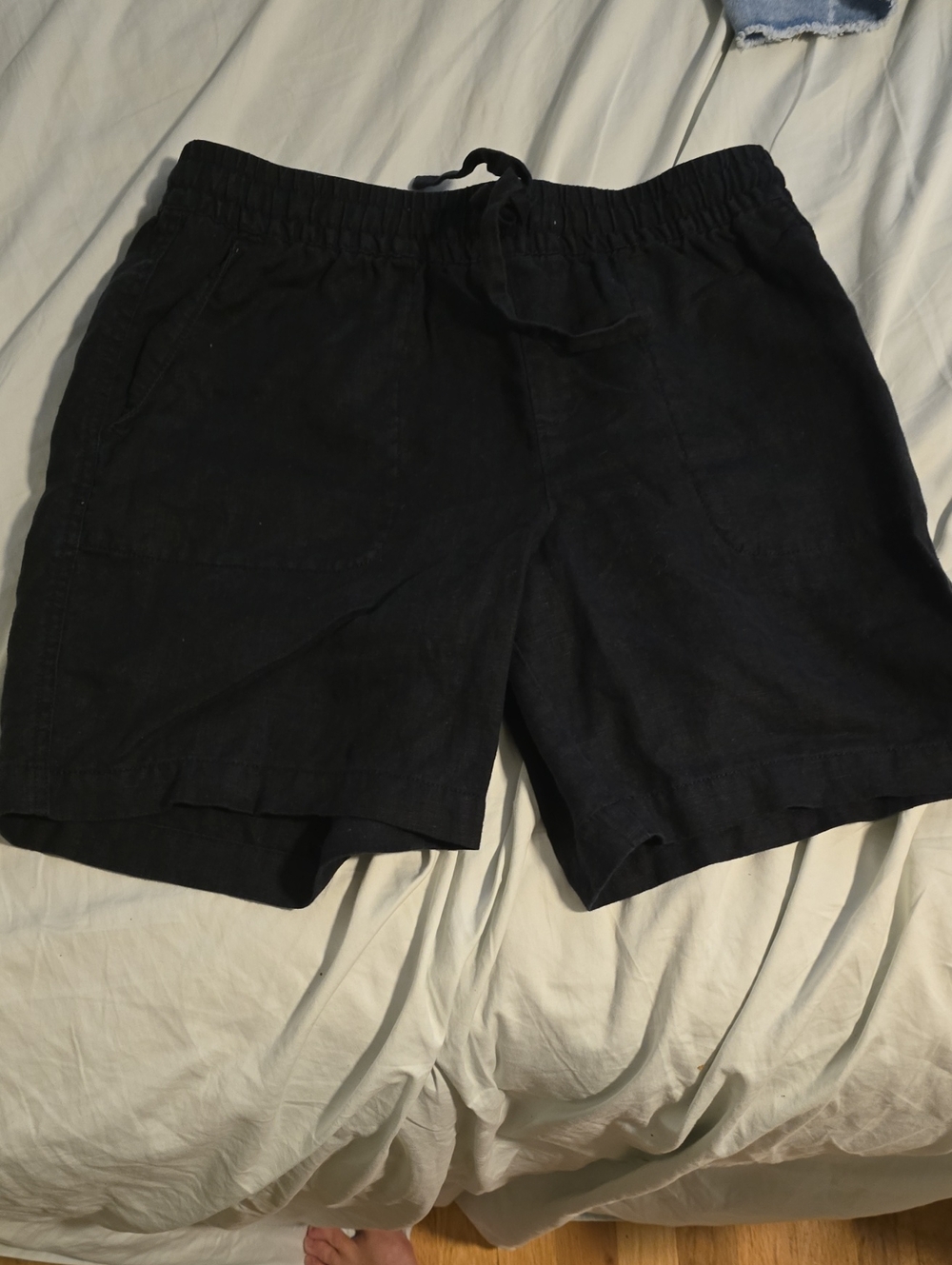 Garnet Hill Women's Black Flat-Front Linen Shorts